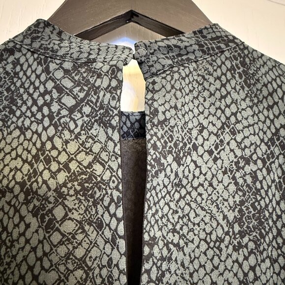Dynamite Cropped Snake Print Blouse - Picture 7 of 7
